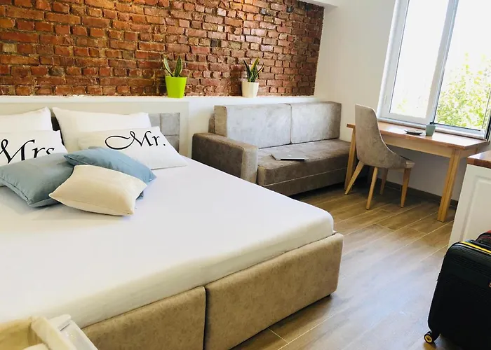 Sela Rent- & Optional Car Hire * 地拉那